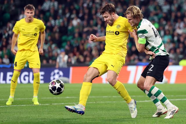 Bodoe/Glimt's Norwegian defender #15 Fredrik Andre Bjorkan and Sporting Lisbon's Danish midfielder #42 Morten Hjulmand (R) fight for the ball  during the UEFA Champions League last 16 second leg football match between Sporting CP and Bodoe/Glimt at Jose Alvalade stadium in Lisbon on March 17, 2026. (Photo by PATRICIA DE MELO MOREIRA / AFP)