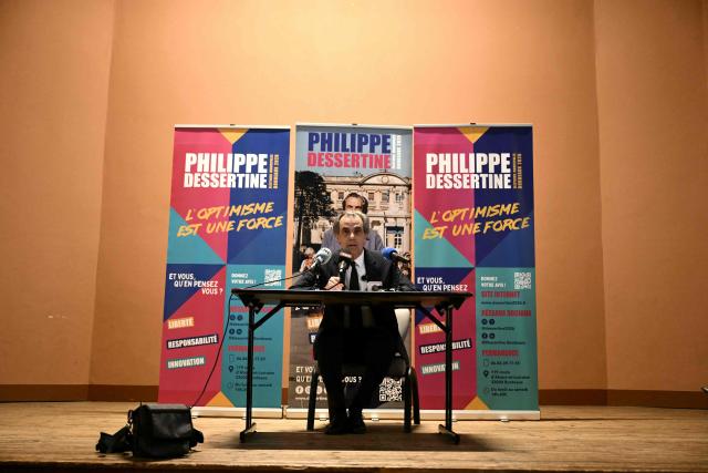 Philippe Dessertine, independent candidate in the 2026 Bordeaux municipal election, announces his withdrawal from the second round of voting during a press conference at the Maison Cantonale de la Bastide in Bordeaux, south-western France, on March 17, 2026 (Photo by Philippe LOPEZ / AFP)
