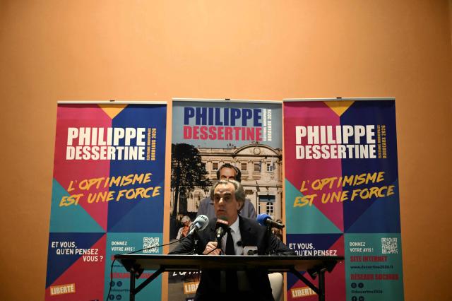 Philippe Dessertine, independent candidate in the 2026 Bordeaux municipal election, announces his withdrawal from the second round of voting during a press conference at the Maison Cantonale de la Bastide in Bordeaux, south-western France, on March 17, 2026 (Photo by Philippe LOPEZ / AFP)
