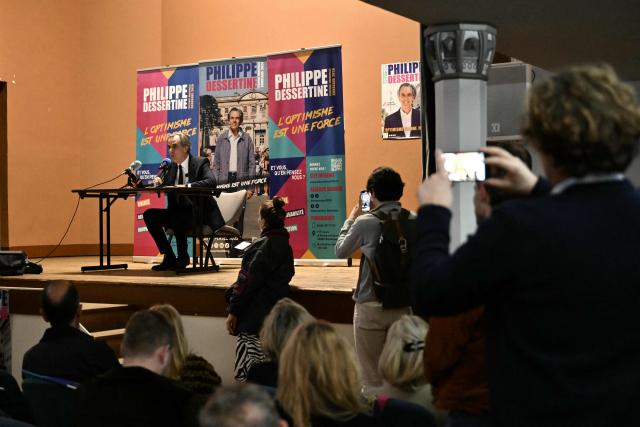 Philippe Dessertine, independent candidate in the 2026 Bordeaux municipal election, announces his withdrawal from the second round of voting during a press conference at the Maison Cantonale de la Bastide in Bordeaux, south-western France, on March 17, 2026 (Photo by Philippe LOPEZ / AFP)