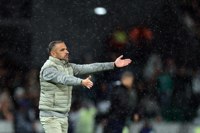 Sporting Lisbon's Portuguese coach Rui Manuel Borges gestures during the UEFA Champions League last 16 second leg football match between Sporting CP and Bodoe/Glimt at Jose Alvalade stadium in Lisbon on March 17, 2026. (Photo by PATRICIA DE MELO MOREIRA / AFP)