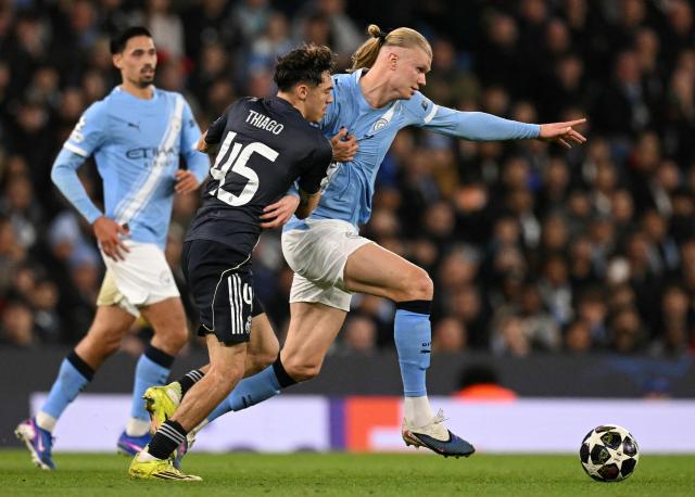 Real Madrid's Spanish midfielder #45 Thiago Pitarch (C) view with Manchester City's Norwegian striker #09 Erling Haaland during the UEFA Champions League, round of 16 second leg football match between Manchester City and Real Madrid at the Etihad Stadium in Manchester, north west England, on March 17, 2026. (Photo by Oli SCARFF / AFP)