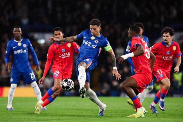 Chelsea's Argentinian midfielder #08 Enzo Fernandez (C) fights for the ball during the UEFA Champions League round of 16 second leg football match between Chelsea FC and Paris Saint-Germain (PSG) at Stamford Bridge, west London on March 17, 2026. (Photo by FRANCK FIFE / AFP)
