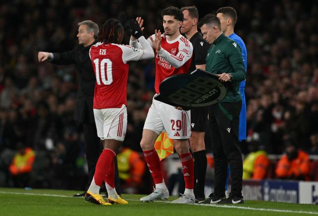 Arsenal's English midfielder #10 Eberechi Eze leaves the pitch after being substituted off for Arsenal's German midfielder #29 Kai Havertz during the UEFA Champions League, last 16 second leg football match between Arsenal and Bayer Leverkusen at the Emirates Stadium in north London on March 17, 2026. (Photo by Glyn KIRK / AFP)