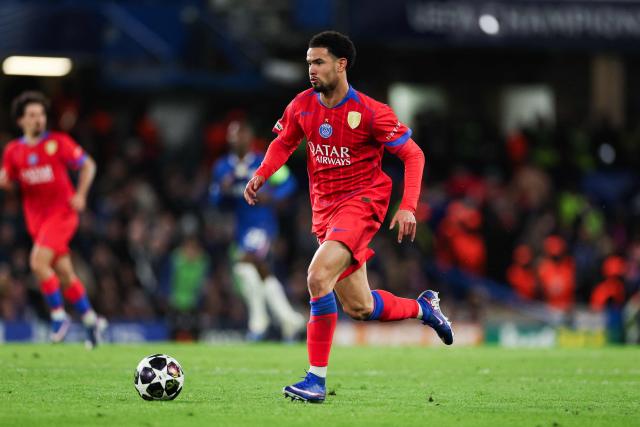 Paris Saint-Germain's French midfielder #33 Warren Zaire Emery runs with the ball during the UEFA Champions League round of 16 second leg football match between Chelsea FC and Paris Saint-Germain (PSG) at Stamford Bridge, west London on March 17, 2026. (Photo by Adrian Dennis / AFP)