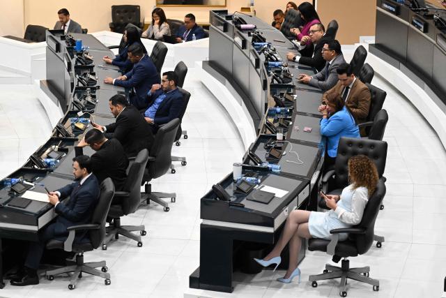 Deputies of the New Ideas party attend on the constitutional reform to approve life imprisonment in San Salvador on March 17, 2026. The government of Salvadoran President Nayib Bukele proposed on March 17, in the Congress it controls, a constitutional reform that establishes life imprisonment for ‘murderers, rapists, and terrorists,’ after accusing NGOs of protecting gang members. (Photo by Marvin RECINOS / AFP)