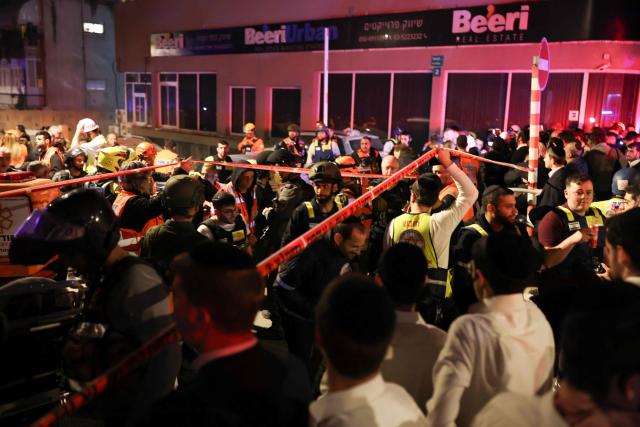 First responders inspect the damage at the site of a missile strike in Ramat Gan, in the outskirts of Tel-Aviv, Israel on March 18, 2026. (Photo by Ilia YEFIMOVICH / AFP)