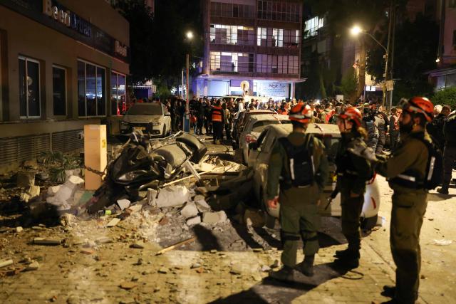 First responders inspect the damage at the site of a missile strike in Ramat Gan, in the outskirts of Tel-Aviv, Israel on March 18, 2026. (Photo by Ilia YEFIMOVICH / AFP)