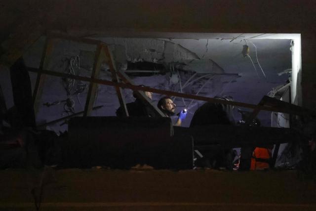 An apartment damaged by a missile strike is seen in Ramat Gan, in the outskirts of Tel Aviv, Israel on March 18, 2026. (Photo by Ilia YEFIMOVICH / AFP) / 