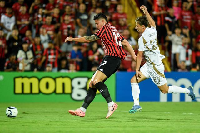 Alajuelense's defender #13 Alexis Gamboa and Los Angeles FC's Salvadorian forward #27 Nathan Ordaz fight for the ball during the CONCACAF Central American Cup round of 16 second leg football match between Costa Rica's Alajuelense and US' Los Angeles FC at the Alejandro Morera Soto Stadium in Alajuela, Costa Rica on March 17, 2026. (Photo by Ezequiel BECERRA / AFP)