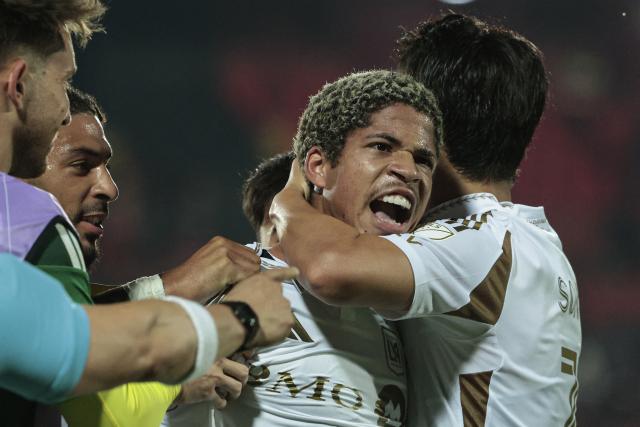 Los Angeles FC's Venezuelan forward #30 David Martinez (C) celebrates with teammates after scoring his team's second goal during the CONCACAF Central American Cup round of 16 second leg football match between Costa Rica's Alajuelense and US' Los Angeles FC at the Alejandro Morera Soto Stadium in Alajuela, Costa Rica on March 17, 2026. (Photo by JOHN DURAN / AFP)