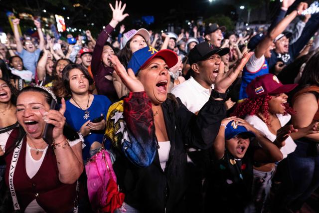TOPSHOT - Venezuelan fans celebrate their national baseball team's victory in the final of the 2026 World Baseball Classic against the United States team, in Caracas on March 17, 2026. Venezuela, where baseball is the national sport, capped off its dream tournament by defeating the favorite, the United States, on home soil, amid tense relations between the two governments following the capture of President Nicolás Maduro by U.S. forces in January. (Photo by Juan BARRETO / AFP)