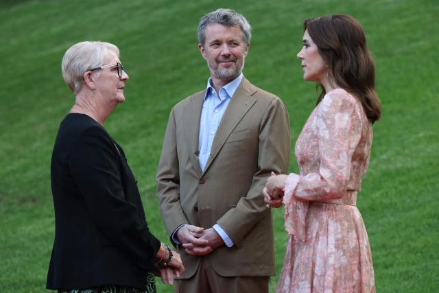 Denmark's King Frederik X (C) and Queen Mary (R) greet Maree Edwards, Speaker of the Victorian Legislative Assembly, during ‘An Evening in the Garden’ at the Royal Botanic Gardens in Melbourne on March 18, 2026. (Photo by Jesse Thompson / POOL / AFP)