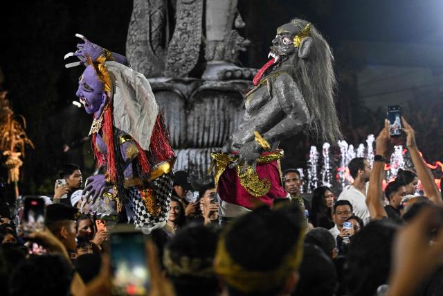 Hindu devotees carry effigies called 'ogoh-ogoh', symbolising an evil spirit, during a parade on the eve of Nyepi, the Day of Silence that marks the New Year in the Balinese Hindu calendar, in Denpasar, Bali on March 18, 2026. (Photo by Sonny TUMBELAKA / AFP)