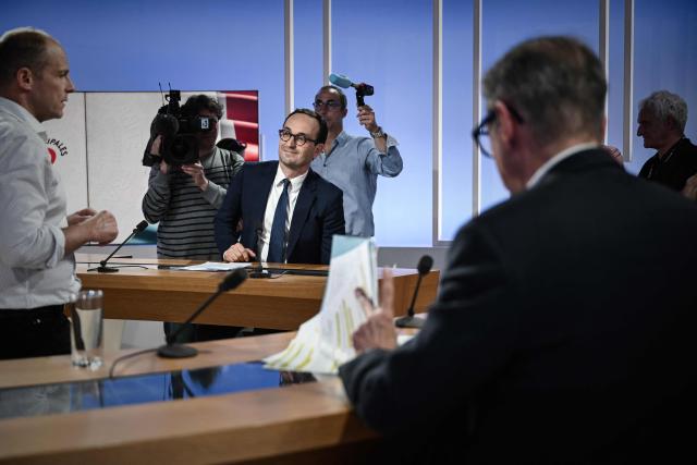 Thomas Cazenave (L), Renaissance-Horizons candidate for the Bordeaux mayoral election, sits at the debate desk in front of incumbent mayor Pierre Hurmic (R) on the set of France 3 television in Bordeaux, south-western France, on March 18, 2026, before the second round of the 2026 French municipal elections on March 22. (Photo by Philippe LOPEZ / AFP)