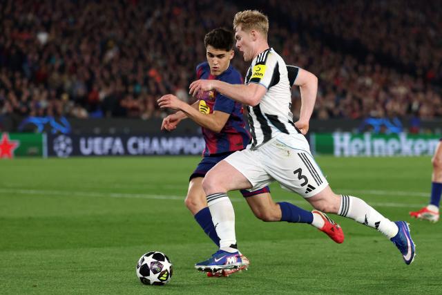 Barcelona's Spanish defender #05 Pau Cubarsi and Newcastle United's English midfielder #03 Lewis Hall fight for the ball during the UEFA Champions League last 16 second leg football match between FC Barcelona and Newcastle United at the Camp Nou stadium in Barcelona, on March 18, 2026. (Photo by Lluis GENE / AFP)