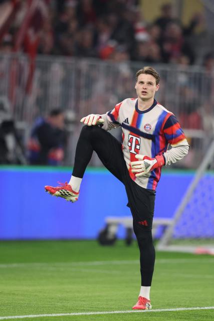Bayern Munich's German goalkeeper #40 Jonas Urbig warms up prior to the UEFA Champions League, Round of 16 2nd-leg football match between FC Bayern Munich and Atalanta in Munich, southern Germany, on March 18, 2026. (Photo by Alexandra BEIER / AFP)