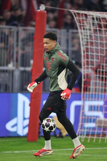 Bayern Munich's German-US goalkeeper #37 Leonard Prescott warms up prior to the UEFA Champions League, Round of 16 2nd-leg football match between FC Bayern Munich and Atalanta in Munich, southern Germany, on March 18, 2026. (Photo by Alexandra BEIER / AFP)