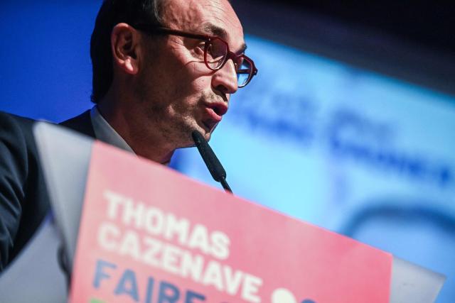 French liberal party Renaissance candidate running as Bordeaux mayor Thomas Cazenave delivers a speech during a campaign meeting ahead of the second round of the municipal elections in France, in Bordeaux on March 18, 2026. (Photo by Christophe ARCHAMBAULT / AFP)