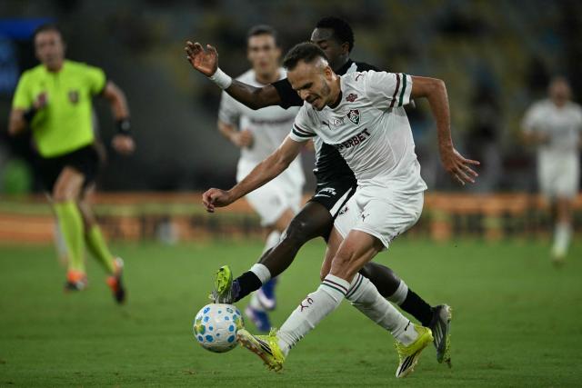 Fluminense's defender #06 Rene (front) and Vasco da Gama's Colombian forward #11 Andres Gomez fight for the ball during the Brasileirao Serie A football match between Vasco da Gama and Fluminense at the Maracana Stadium in Rio de Janeiro, Brazil, on March 18, 2026. (Photo by MAURO PIMENTEL / AFP)