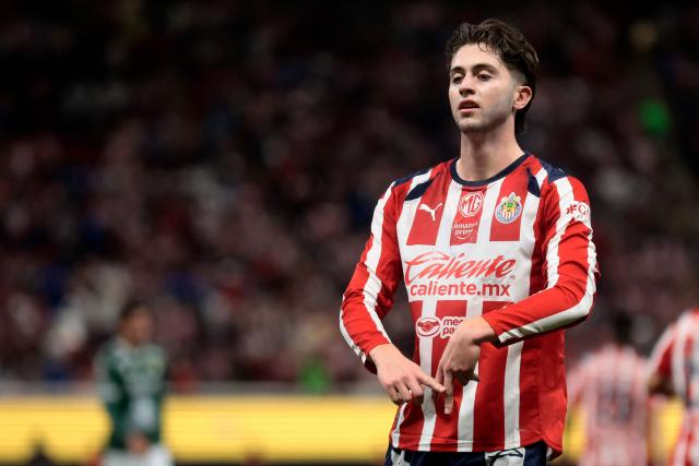 Guadalajara's midfielder #11 Brian Gutierrez celebrates scoring the opening goal during the Liga MX Clausura football match between Guadalajara and Leon at the Akron Stadium in Guadalajara, Mexico, on March 18, 2026. (Photo by Ulises Ruiz / AFP)