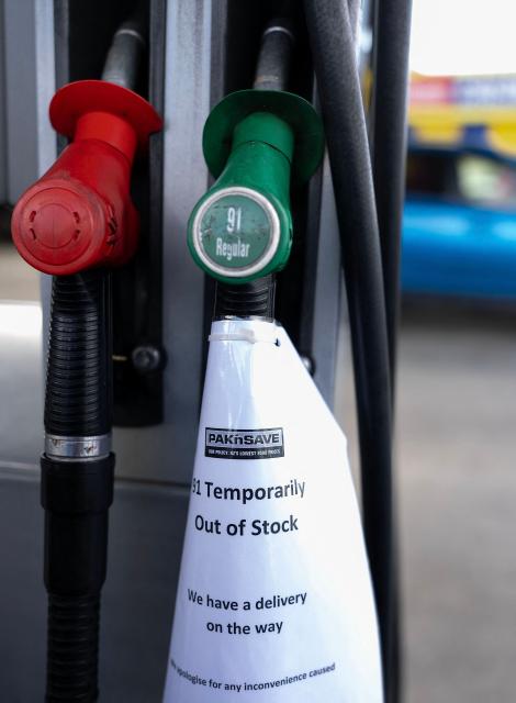 A note reads “91 Out of Stock” at a Pak'nSave fuel station in Wellington on March 19, 2026. In New Zealand, which is heavily dependent on imports for its fuel, the average petrol price has increased by nearly 10 percent since the Middle East war began, with diesel up more than 20 percent, according to price monitor Gaspy. (Photo by Marty MELVILLE / AFP)