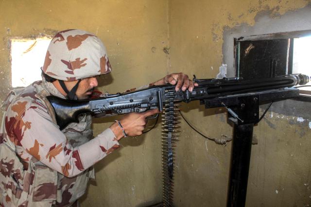A Pakistani soldier keeps watch at the Pakistan-Afghanistan border in Chaman, Balochistan province on March 19, 2026. Pakistan and Afghanistan on March 18 announced a halt in fighting during celebrations for the end of Ramadan, after the deadliest strike in their escalating conflict killed hundreds in Kabul earlier this week. (Photo by Abdul BASIT / AFP)