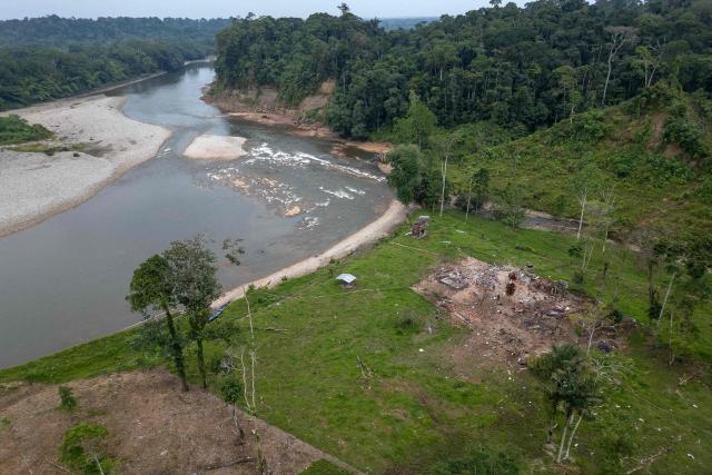 Aerial view of damages caused by a bomb dropped by the Ecuadorean army in the Lago Agrio region, Sucumbios province, Ecuador, on the border with Colombia, on March 18, 2025. Reports from the Lago Agrio region in northern Ecuador have come to light after Colombian President Gustavo Petro reported on March 16, 2026, the discovery of an unexploded bomb belonging to the Ecuadorian army on his country’s territory. Ecuadorian President Daniel Noboa presented the operation to the press as the first airstrike in the “joint operations” with Washington against drug trafficking, announcing the destruction of an alleged training camp belonging to the Comandos de la Frontera, a Colombian guerrilla group. (Photo by Luis ACOSTA / AFP)