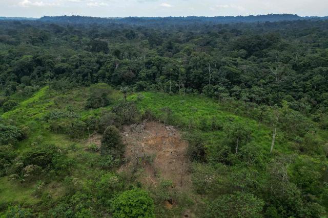 Aerial View of the damage caused by a bomb dropped by the Ecuadorean army in the Lago Agrio region, Sucumbios province, Ecuador, on the border with Colombia, on March 18, 2025. Reports from the Lago Agrio region in northern Ecuador have come to light after Colombian President Gustavo Petro reported on March 16, 2026, the discovery of an unexploded bomb belonging to the Ecuadorian army on his country’s territory. Ecuadorian President Daniel Noboa presented the operation to the press as the first airstrike in the “joint operations” with Washington against drug trafficking, announcing the destruction of an alleged training camp belonging to the Comandos de la Frontera, a Colombian guerrilla group. (Photo by Luis ACOSTA / AFP)