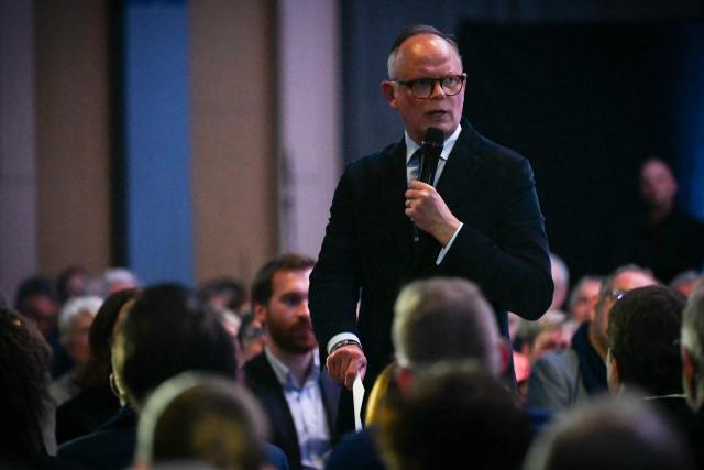 Le Havre's incumbent mayor and Horizons party candidate for his re-election Edouard Philippe addresses supporters during a campaign meeting in Le Havre, northeastern France on March 19, 2026, ahead of the second round of France's 2026 municipal elections. (Photo by LOU BENOIST / AFP)