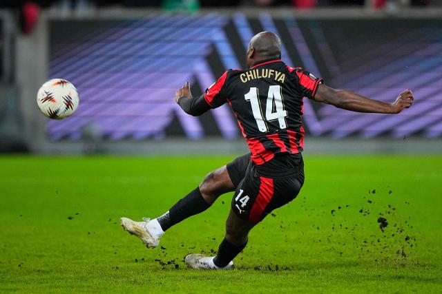 Midtjylland's Zambian forward #14 Edward Chilufya slides and misses his shoot in the penalty kicks during the UEFA Europa League football match, last 16 second leg, between FC Midtjylland and Nottingham Forest in Herning, Denmark on March 19, 2026. (Photo by Bo Amstrup / Ritzau Scanpix / AFP) / Denmark OUT