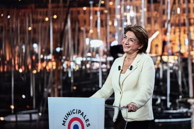 Marseille’s right-wing Les Republicains (LR) party mayoral candidate Martine Vassal reacts  during France 2 channel's show "L'Evenement" at the Provence Studios in Martigues, southern France, on March 19, 2026, ahead of the second round of the municipal elections in France.  (Photo by Thibaud MORITZ / AFP)