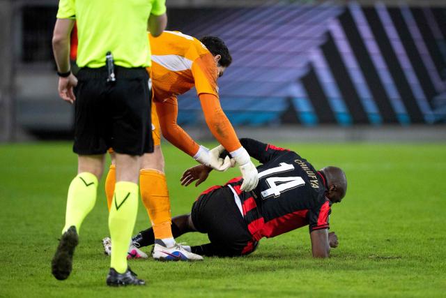 Nottingham Forest's German goalkeeper #27 Stefan Ortega (C) helps Midtjylland's Zambian forward #14 Edward Chilufya (R) up after he missed the penalty shoot during the UEFA Europa League football match, last 16 second leg, between FC Midtjylland and Nottingham Forest in Herning, Denmark on March 19, 2026. (Photo by Bo Amstrup / Ritzau Scanpix / AFP) / Denmark OUT