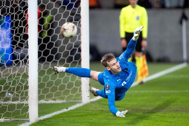 Midtjylland's Icelandic goalkeeper #16 Elias Rafn Olafsson  is beaten during the UEFA Europa League football match, last 16 second leg, between FC Midtjylland and Nottingham Forest in Herning, Denmark on March 19, 2026. (Photo by Bo Amstrup / Ritzau Scanpix / AFP) / Denmark OUT
