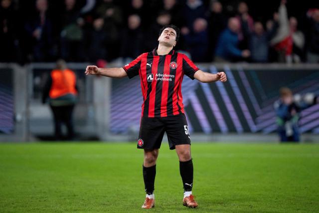 Midtjylland's Danish forward #58 Aral Simsir reacts after missing a penalty shoot during the UEFA Europa League football match, last 16 second leg, between FC Midtjylland and Nottingham Forest in Herning, Denmark on March 19, 2026. (Photo by Bo Amstrup / Ritzau Scanpix / AFP) / Denmark OUT