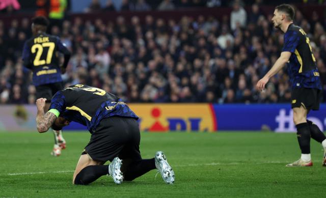 Lille's French striker #09 Olivier Giroud reacts after a missed opportunity during the UEFA Europa League, round of 16 second-leg football match between Aston Villa and Lille LOSC at Villa Park in Birmingham, central England on March 19, 2026. (Photo by Darren Staples / AFP)