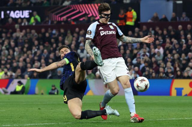 Aston Villa's Swedish defender #03 Victor Lindelof (R) defends from Lille's French striker #09 Olivier Giroud during the UEFA Europa League, round of 16 second-leg football match between Aston Villa and Lille LOSC at Villa Park in Birmingham, central England on March 19, 2026. (Photo by Darren Staples / AFP)
