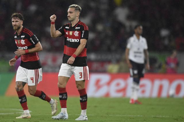 Flamengo's defender #03 Leo Ortiz (C) celebrates scoring his team's first goal during the Brasileirao Serie A football match between Flamengo and Remo at the Maracana Stadium in Rio de Janeiro, Brazil, on March 19, 2026. (Photo by Daniel RAMALHO / AFP)