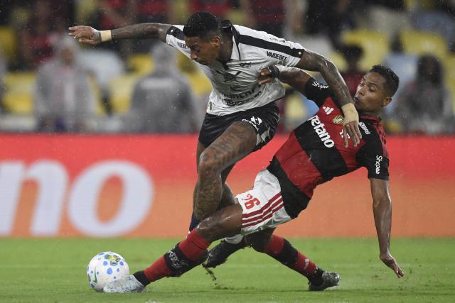 Remo's forward #11 Alef Manga and Flamengo's defender #26 Alex Sandro fight for the ball during the Brasileirao Serie A football match between Flamengo and Remo at the Maracana Stadium in Rio de Janeiro, Brazil, on March 19, 2026. (Photo by Daniel RAMALHO / AFP)