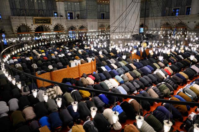 Muslim devotees attend the morning prayers celebrating the holiday of Eid al-Fitr, marking the end of the holy month of Ramadan, at the Blue Mosque, in Istanbul, on March 20, 2026. (Photo by Yasin AKGUL / AFP)