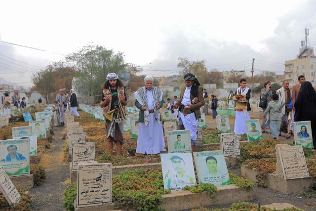Yemenis visit a cemetery as they pray over the grave of their relatives after the morning Eid al-Fitr prayers, which marks the end of the holy fasting month of Ramadan, in the capital Sanaa on March 20, 2026. (Photo by Mohammed HUWAIS / AFP)