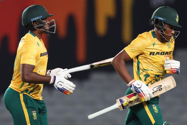 South Africa's Lutho Sipamla (L) and Nqobani Mokoena (R) leave the field at the end of their innings during the third Twenty20 international cricket match between New Zealand and South Africa at Eden Park in Auckland on March 20, 2026. (Photo by Michael Bradley / AFP)