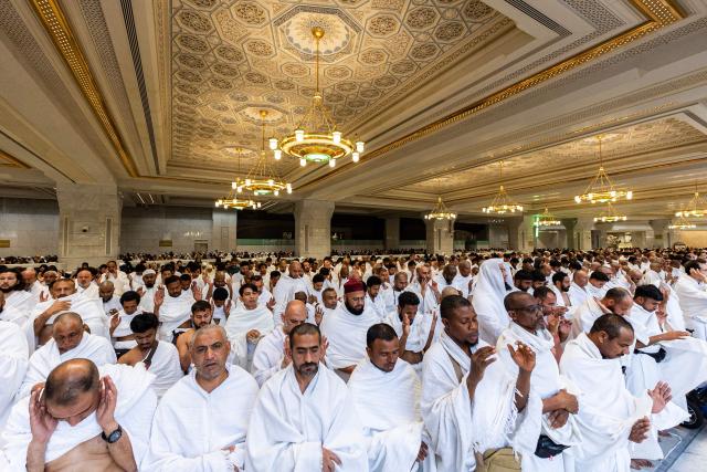 Muslim pilgrims performing the Umrah minor pilgrimage gather at the Grand Mosque complex in Saudi Arabia's holy city of Mecca on March 20, 2026 for the early morning prayers for Eid al-Fitr, marking the end of the holy month of Ramadan. (Photo by AFP)