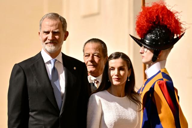 King Felipe VI of Spain and Queen Letizia arrive for a private audience with Pope Leo XiV on March 20, 2026 at San Damaso courtyard in The Vatican. (Photo by Filippo MONTEFORTE / AFP)