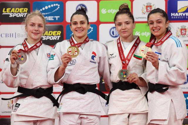 Silver medallist Britain's Tatum Keen, gold medallist France's Blandine Pont and bronze medallists Bulgaria's Gabriela Dimitrova and Israel's Gefen Primo pose with their medals during a ceremony for the women's under 52 kg event at the Tbilisi Grand Slam judo tournament in Tbilisi on March 20, 2026. (Photo by Giorgi ARJEVANIDZE / AFP)