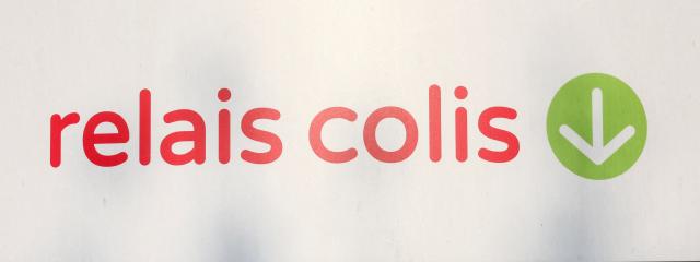 This photograph shows the logo of the French parcels delivery company Relais Colis on a sign in a business parking lot in Creteil, in the southeastern suburbs of Paris on March 20, 2026. The delivery company Relais Colis has been placed in receivership after some fifty years of operation, due to an "unfavorable economic context", AFP learned on March 20, 2026, from the Bobigny commercial court. (Photo by Charlotte SIEMON / AFP)