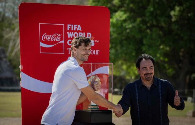 Spains ex national team footballer and part of their World Cup winning team in 2010, Fernando Javier Llorente Torres (L), and ex Mexican footballer Hugo Sanchez (R) shake hands as they pose with the World Cup trophy in Chichen Itza, Yucatan state, Mexico, on March 20, 2026. The World Cup trophy was presented at the world famous Mayan landmark, one of the seven modern wonders of the world, as part of a country-wide tour ahead of the upcoming 2026 World Cup football tournament to be held in Mexico, Canada and the United States. (Photo by Carl de Souza / AFP)