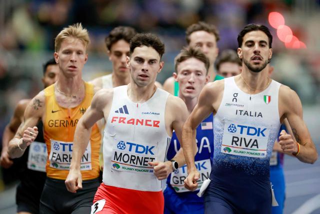 Italy's Federico Riva (R) competes with France's Romain Mornet and other athletes in the men's 1500 metres heat 1 during the World Athletics Indoor Championships Kujawy Pomorze 2026 in Torun, Poland on March 20, 2026. (Photo by Wojtek RADWANSKI / AFP)