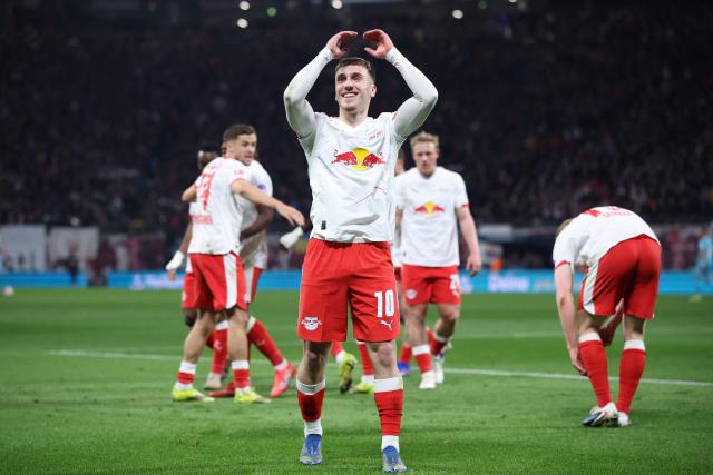 Leipzig's German midfielder #10 Brajan Gruda celebrates scoring the opening goal with his teammates during the German first division Bundesliga football match between RB Leipzig and TSG 1899 Hoffenheim in Leipzig, eastern Germany, on March 20, 2026. (Photo by Ronny HARTMANN / AFP) / DFL REGULATIONS PROHIBIT ANY USE OF PHOTOGRAPHS AS IMAGE SEQUENCES AND/OR QUASI-VIDEO