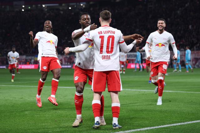 Leipzig's German midfielder #10 Brajan Gruda celebrates scoring the opening goal with his teammates during the German first division Bundesliga football match between RB Leipzig and TSG 1899 Hoffenheim in Leipzig, eastern Germany, on March 20, 2026. (Photo by Ronny HARTMANN / AFP) / DFL REGULATIONS PROHIBIT ANY USE OF PHOTOGRAPHS AS IMAGE SEQUENCES AND/OR QUASI-VIDEO